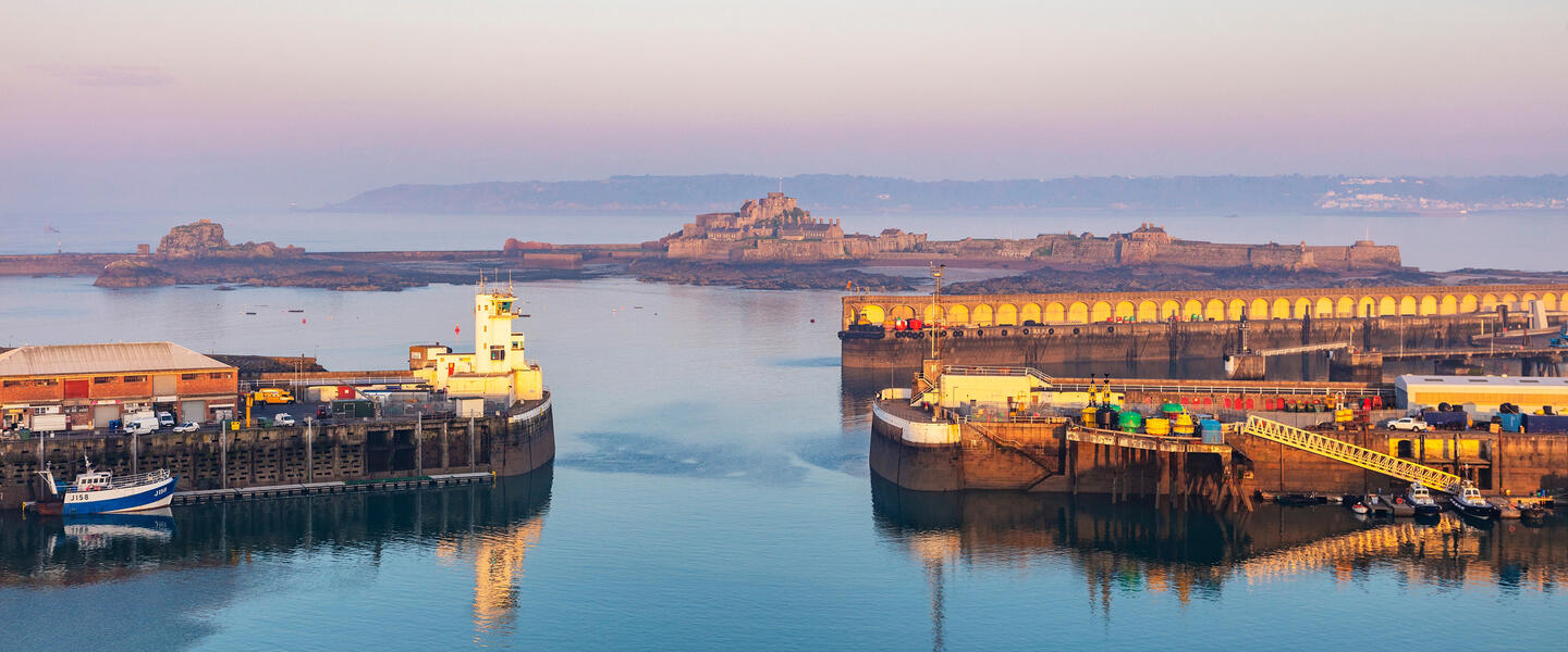  Kanalinseln- britischer Stil und französische Lebensart