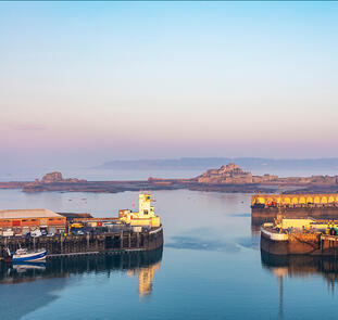  Kanalinseln- britischer Stil und französische Lebensart